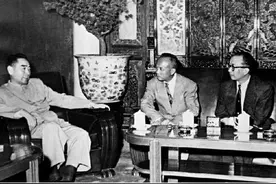 周恩来与《大公报》渊源深 肝胆相照图片