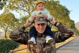 视点｜军娃对爸爸的深情告白，令人泪目图片