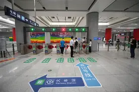 记者体验丰台站交通接驳：地铁换高铁仅需5分钟，公交就在南广场图片