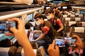 车内上网看视频不卡顿！京广高铁智能动车组来了图片