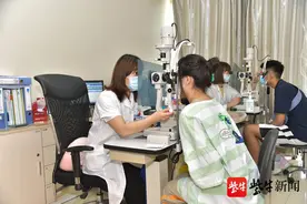 高考结束，这家医院迎来“摘镜”热图片