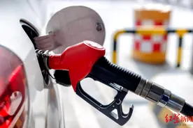 柴油价格“9元时代”下的货运司机：不敢跑长途，有人月收入减少4成图片