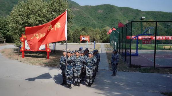 驻港部队“00”后女兵成狙击枪王，年轻的女兵们好样的