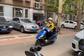 拾光｜济南外卖女骑手：日行130多公里，拍短视频记录拼搏日常图片