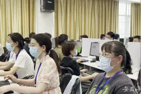 记者探访合肥中考阅卷现场：道法想拿满分有难度 历史得分与去年基本一致图片