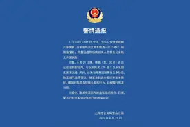 上海男子街头拖拽拉扯女子 警方：情侣纠纷 男子已被行拘图片