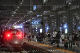 记者体验北京丰台站夜间接驳：地铁运营时段覆盖每日最后一班列车图片