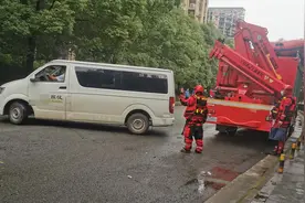 “16岁男孩下河救狗溺水失联”续：确认溺亡，遗体已打捞上岸图片