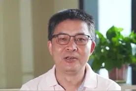 老胡论见丨“专科生穿学士服”上热搜，你怎么看？图片