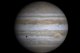 科学家在木星被云层覆盖的腹部发现被吃掉的婴儿行星遗骸图片