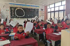 川西虫草产地调查③丨最好的虫草在课堂，孩子们“学到知识才有更多选择”图片