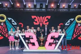 羽坛黄金一代亮相冠军表演赛！李永波杯3V3羽毛球赛9月17日成都打响图片