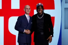 多队询价杰登-艾维，活塞决心留下艾维图片