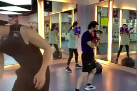 追光｜“拳王”探亲，“陪伴是最好的孝顺”图片