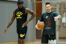 JR现身！知名训练师晒詹姆斯训练照：想做历史最佳就无休赛期可言图片