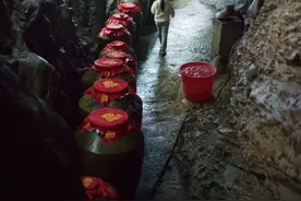 魔幻的流量生意：出狱后年入百万，“江湖大哥”变带货网红图片