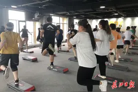 这个暑假，减肥训练营火了！网友吵翻，真的包瘦吗？图片