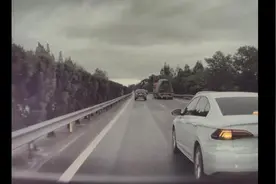 高速公路遭遇强行超车险酿事故，明智司机选择报警图片
