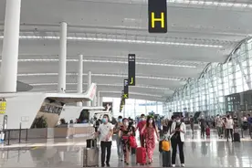 白云机场：28日起乘坐国际航班出发请前往二号航站楼图片