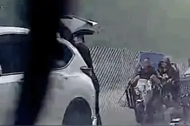 “刚好你有需要，恰巧我能做到”，暴风雨里的这些身影，温暖了世界……图片