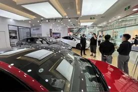 北京置换补贴细则落地，新能源车销售门店客流攀升图片