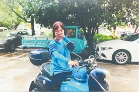 高考后，18岁女孩“尝试”外卖配送员图片