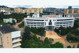 云南农大男生拍视频宣传母校被吐槽“招生减章”，学院回应：尊重其创意图片