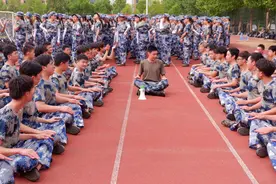 “我的教官居然是同学！”这所高校军训教官都是退伍大学生图片