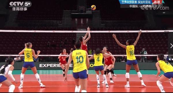 两局落后顽强追平！中国女排2-3憾负巴西，世界联赛三连败