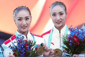 花游双胞胎组合为何这么多？世界冠军蒋文文分享背后苦与乐｜专访图片