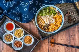 24款螺蛳粉大测评，李子柒好欢螺前十名都没进 | 荐图片