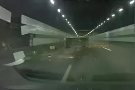 崇明长江隧道一货车撞击隧道墙面后侧翻图片