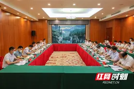 邹文辉曾超群与云南国际董事长吴智泉一行举行会谈图片
