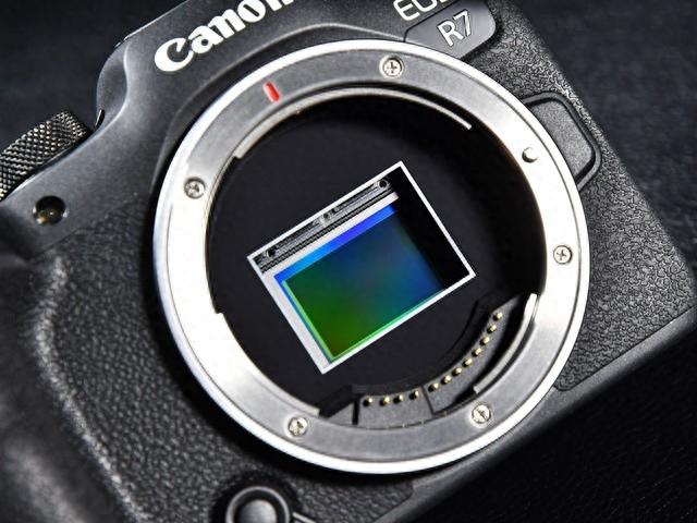 佳能新款数码相机(目前最好的微单是哪一款)