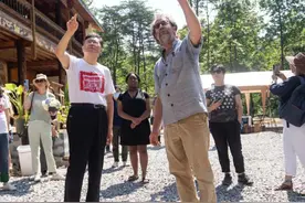 让中美友谊大厦更加坚实——秦刚大使访问中国民居项目图片