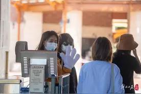 上海迪士尼乐园恢复运营首日：玲娜贝儿冲上热搜第一，有人5点起床赶来图片