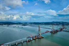 广东汕头：牛田洋特大桥主桥成功合龙图片