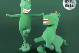 @甘肃省博物馆，这个丑萌版马踏飞燕我已签收 | 新京报快评图片