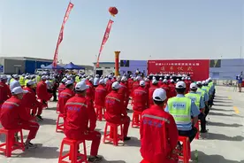 通车！穿越“死亡之海”的沙漠公路建成图片