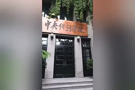 中戏2022届毕业典礼今日举行，易烊千玺和胡先煦毕业啦图片