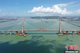 广东汕头牛田洋特大桥主桥成功合龙图片