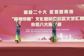 欢歌热舞进社区！傣族舞《灵》婀娜多姿图片