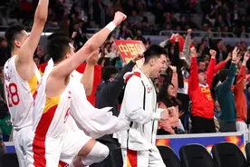 世预赛中国男篮不敌澳大利亚，精神面貌让人眼前一亮图片