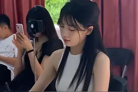 成都高校声乐老师网络走红：专业素质过硬 她的课无人请假、迟到图片