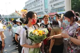 专家？捡漏？上万元的高考志愿填报服务真能帮孩子创造报考奇迹？图片