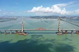 广东汕头牛田洋特大桥主桥成功合龙图片