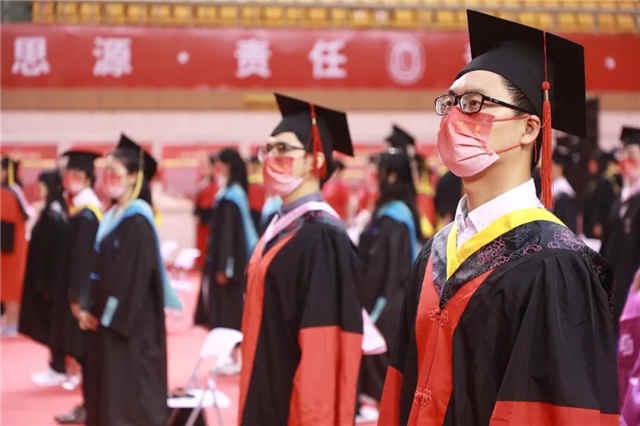“干将发硎，有作其芒”，奥运冠军为上大毕业生送祝福