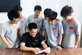 逆袭！从倒数第一到冠军！珠海两位“00后”了不起图片