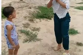 “两条人命啊！”漯河一男孩落水，不会游泳的妈妈去救！危急时刻…图片