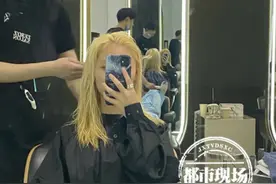 揪心！南昌一女子染发染出血图片